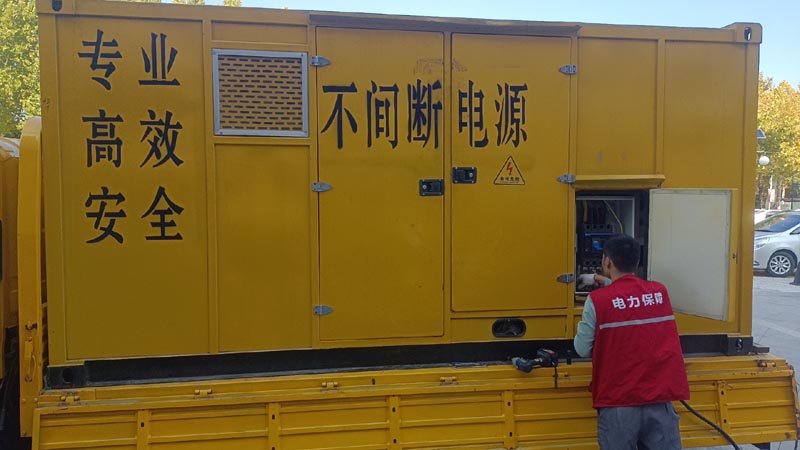 喀什柴油发电机组和UPS电源配合使用时，如何避免切换过程中的电力中断？